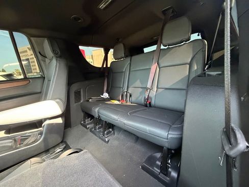 Used 2025 GMC Yukon XL Denali image 9