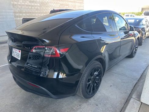 Used 2024 Tesla Model Y Long Range image 2