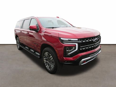 Used 2025 Chevrolet Suburban Z71 w/ Comfort Package AWD/4WD image 7