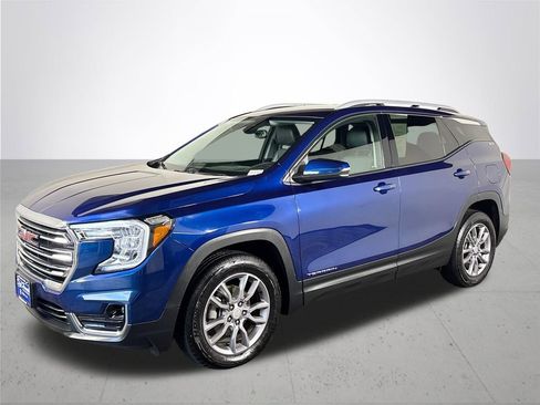 Used 2023 GMC Terrain SLT image 2
