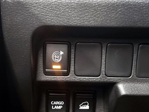 Used 2024 Nissan Frontier SV w/ Technology Package AWD/4WD image 18