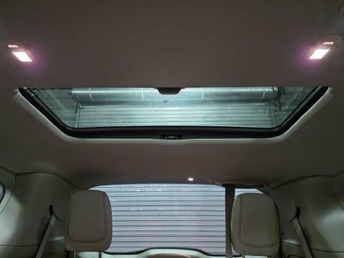 Used 2017 Chrysler Pacifica Limited image 29