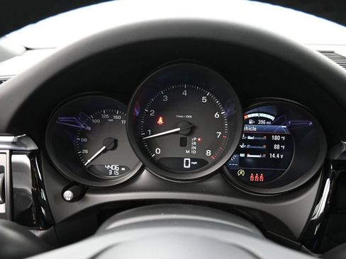 Certified 2025 Porsche Macan w/ Premium Package Plus AWD/4WD image 12