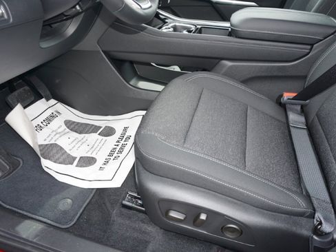 New 2025 Chevrolet Traverse LT w/ Driver Confidence Package image 15