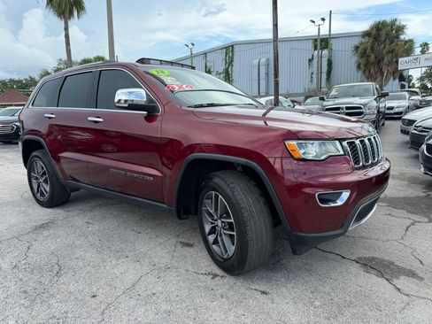 Used 2018 Jeep Grand Cherokee Limited AWD/4WD image 3