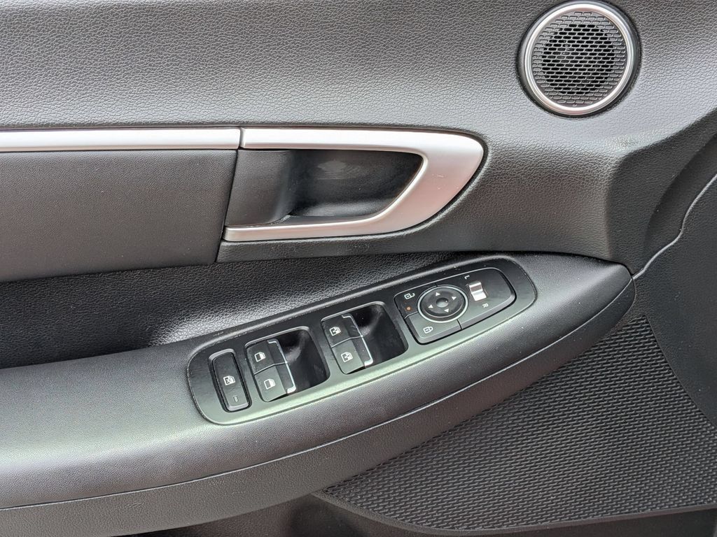 Used 2025 Hyundai Sonata SEL FWD image 13