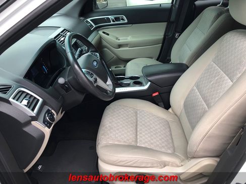Used 2015 Ford Explorer XLT image 11