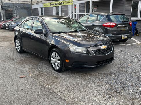 Used 2014 Chevrolet Cruze LS image 2