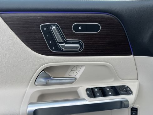 Used 2025 Mercedes-Benz GLB 250 image 15