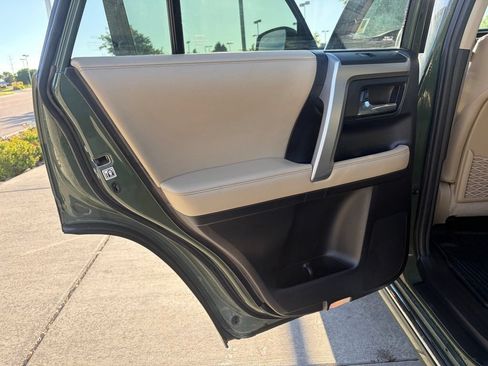 Used 2022 Toyota 4Runner Limited AWD/4WD image 15