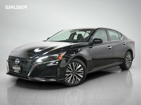 Used 2024 Nissan Altima 2.5 SV w/ SV Premium Package AWD/4WD image 1