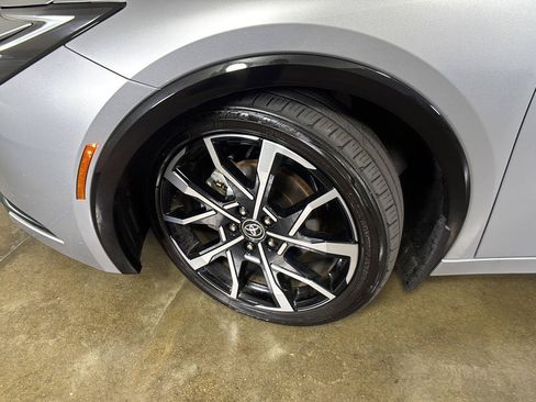 Used 2025 Toyota Prius Plug-In Hybrid FWD image 5