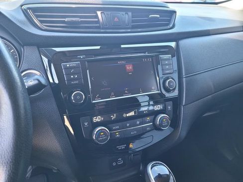 Used 2020 Nissan Rogue SV FWD image 19