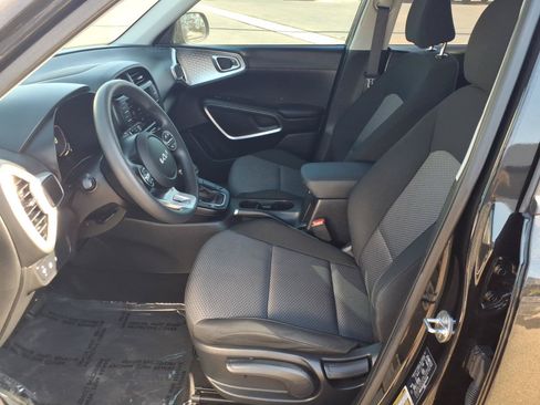 Used 2023 Kia Soul LX w/ LX Technology Package FWD image 12