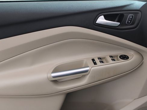 Used 2017 Ford Escape SE w/ Equipment Group 201A image 16