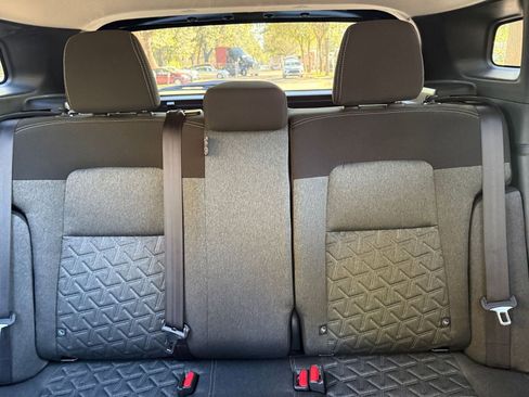 Used 2025 Nissan Kicks SV image 32