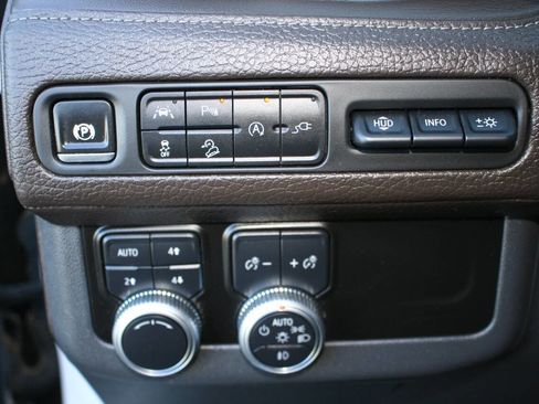 Used 2021 GMC Yukon Denali w/ Denali Premium Package image 19