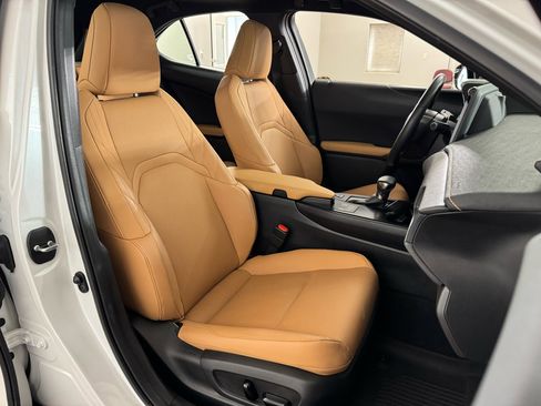 Used 2023 Lexus UX 250h Premium AWD image 40