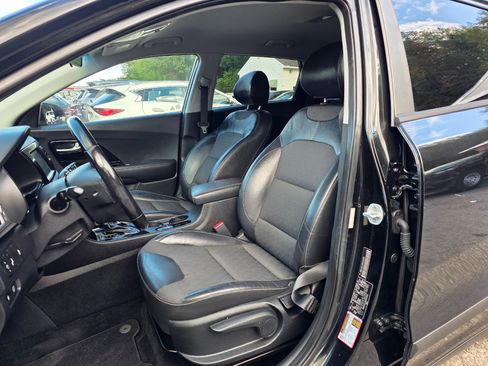 Used 2017 Kia Niro EX image 9