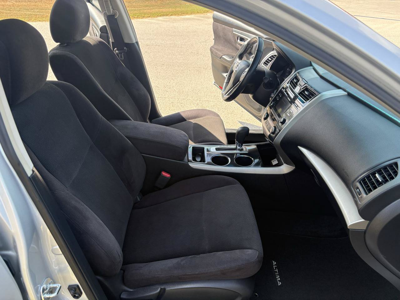 Used 2013 Nissan Altima 2.5 SV FWD image 29