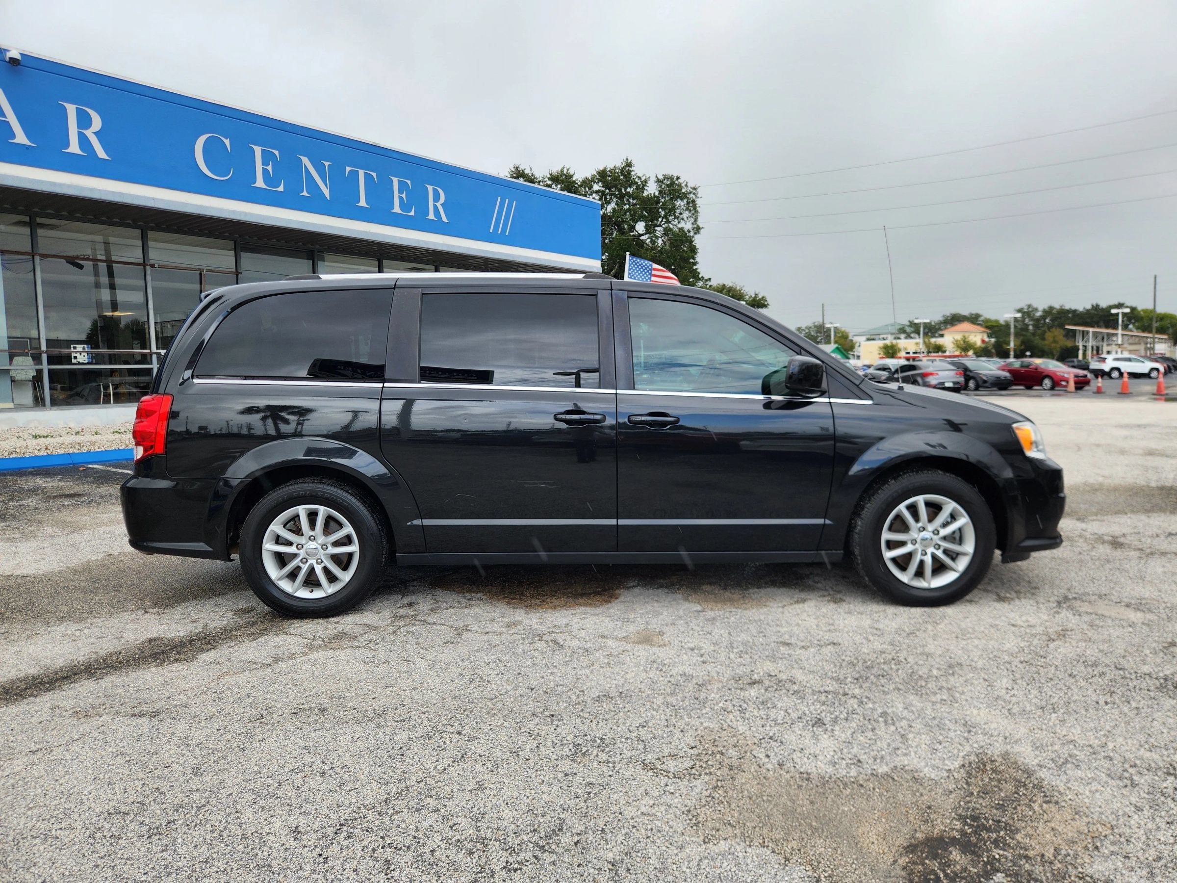 Used 2019 Dodge Grand Caravan SXT FWD image 9
