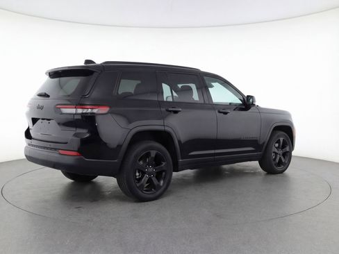 Used 2023 Jeep Grand Cherokee L Laredo RWD image 9