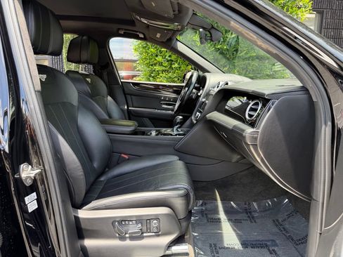 Used 2019 Bentley Bentayga AWD/4WD image 34
