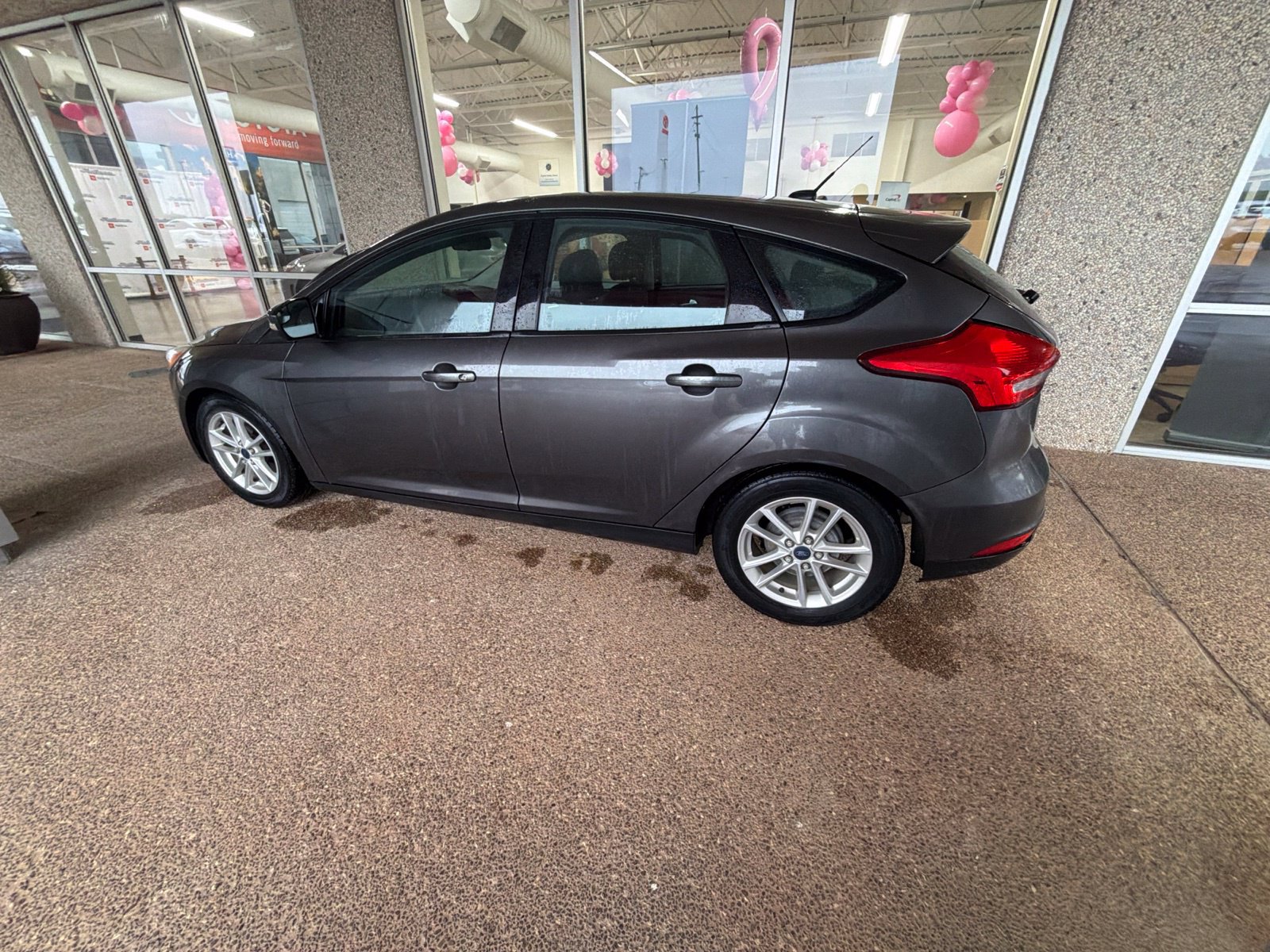 Used 2016 Ford Focus SE FWD image 1