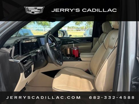 Used 2024 Cadillac Escalade Premium Luxury w/ Performance Package AWD/4WD image 7