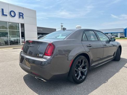 Used 2023 Chrysler 300 Touring L w/ Safetytec Plus Group RWD image 18