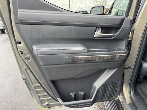 Used 2025 Toyota Tacoma Limited AWD/4WD image 30