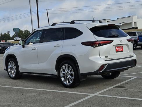 Used 2024 Toyota Highlander Limited FWD image 6