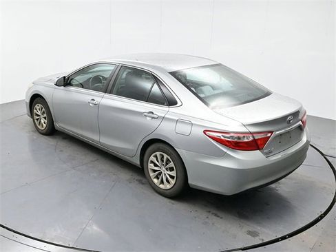 Used 2016 Toyota Camry LE image 21
