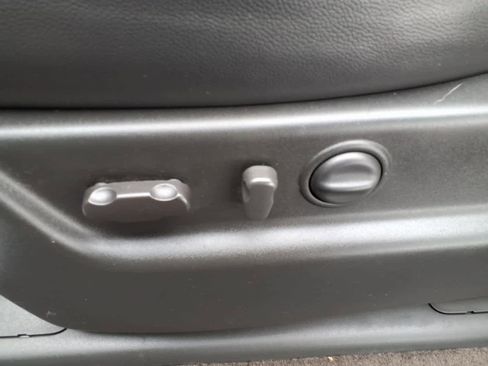 Used 2010 Chevrolet Avalanche LT w/ Luxury Package image 11