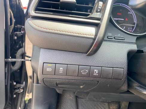 Used 2020 Toyota Camry XLE w/ Sunroof Package FWD image 23