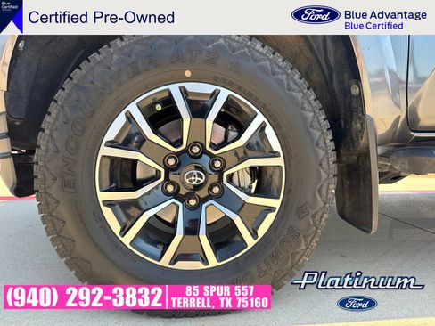 Used 2023 Toyota Tacoma TRD Sport w/ Technology Package AWD/4WD image 4