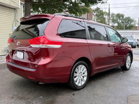 Used 2014 Toyota Sienna LE AWD/4WD image 6