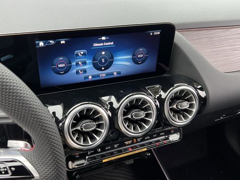 New 2026 Mercedes-Benz GLA 250 4MATIC image 19