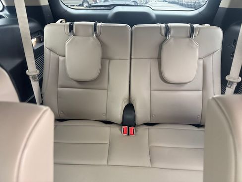 Used 2024 Ford Explorer XLT w/ Equipment Group 202A image 19