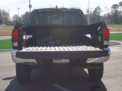 Used 2022 Toyota Tacoma SR5 w/ SR5 Appearance Package (SM) image 14