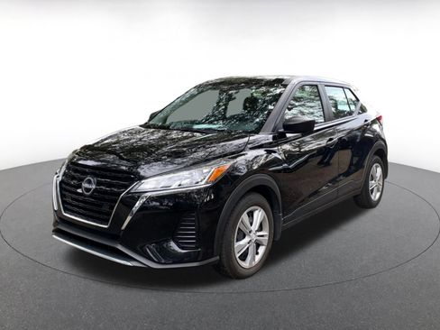 Used 2024 Nissan Kicks S image 3