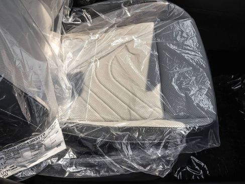 Used 2025 Volkswagen Tiguan SE image 36