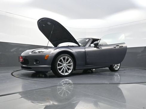Used 2006 MAZDA MX-5 Miata Grand Touring w/ Premium Pkg RWD image 37