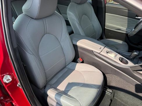 Used 2022 Toyota Avalon Limited w/ Advanced Safety Package FWD image 11