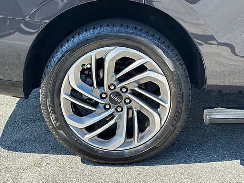 Used 2025 Lincoln Navigator Reserve image 17