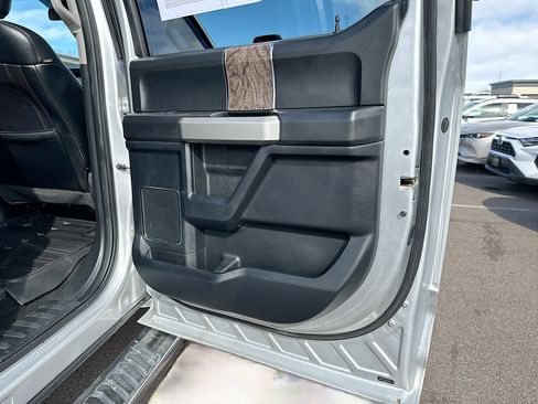 Used 2017 Ford F250 Lariat w/ Lariat Ultimate Package image 32