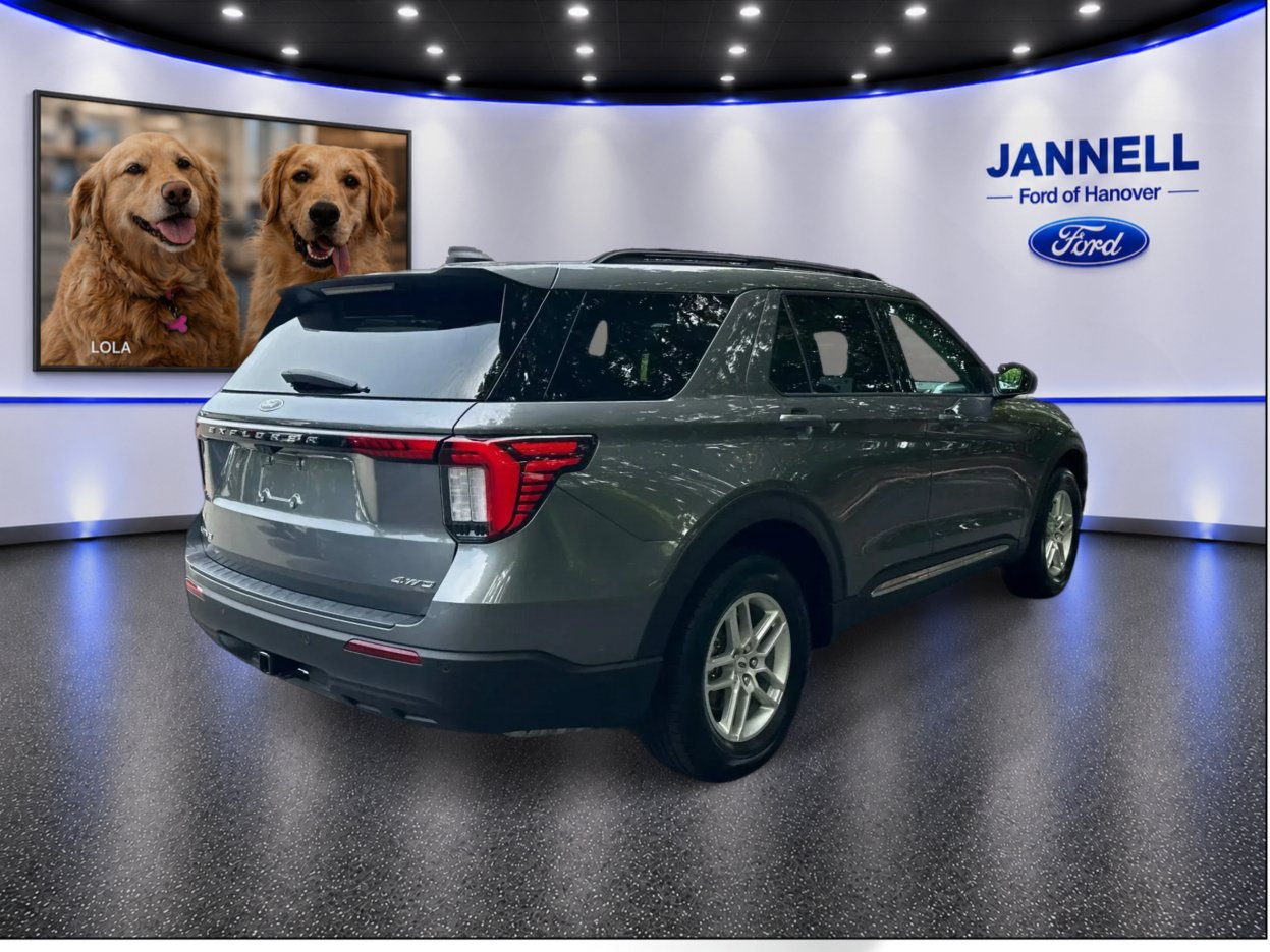 Used 2025 Ford Explorer Active AWD/4WD image 6