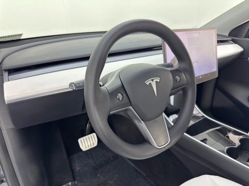 Used 2021 Tesla Model Y Performance image 14