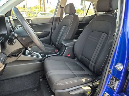 Used 2025 Hyundai Venue SEL FWD image 25