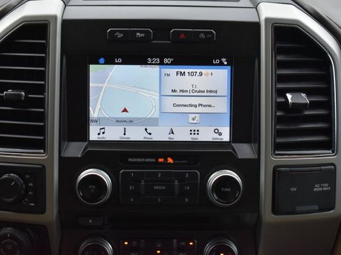 Used 2018 Ford F150 Lariat w/ Equipment Group 502A Luxury AWD/4WD image 20